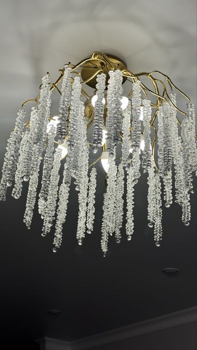 Продам люстру в позолоте