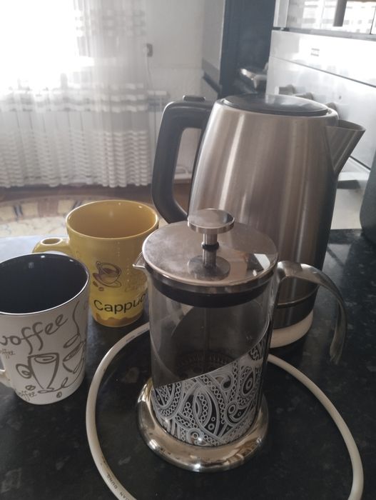 Чайник и куча подарков к нему