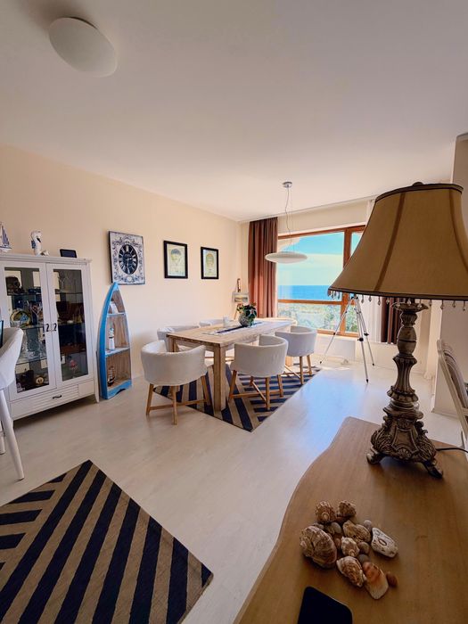Апартамент под наем в La Mer Residence. Местоположение на брега на морето