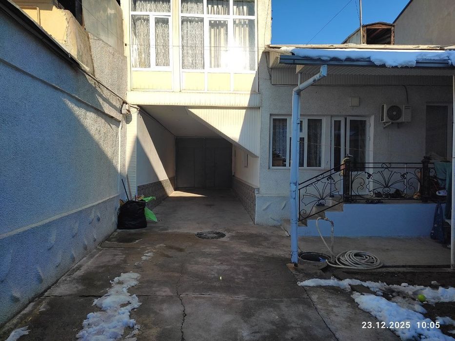 Продаю 2,5 сот Янгиабат 4 ком