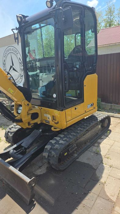 Inchiriez miniexcavator pentru orice tip de lucrare