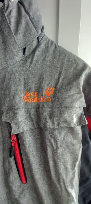 Geaca JACK WOLFSKIN, material gri,stare ca noua,mărimea L
