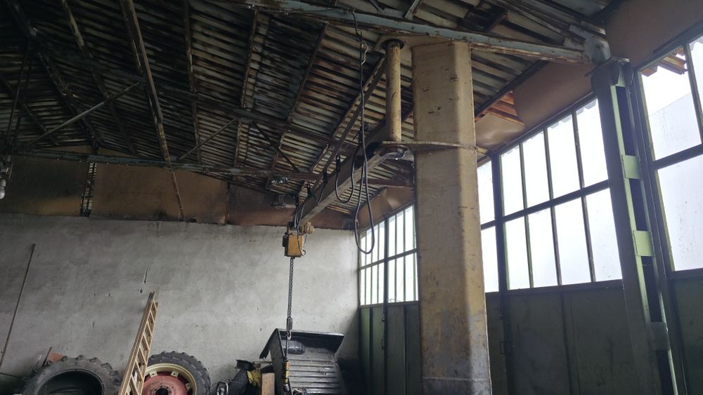 Бизнес имот-селскостопански двор. Офис,склад,работилница,навес