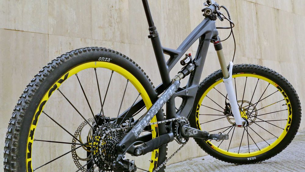 YT Capra CF Pro Race, 27.5 М, BOS Deville 170 ход, 1x 11 SRAM XO1