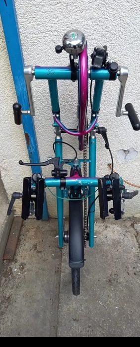 (bicicletă de mână) utilizat de persoanele cu dizabilități