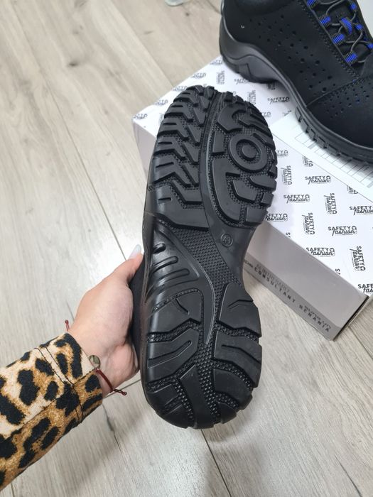 Bocanci noi Renania cu bot de fier, protectie ESD si impermeabili.