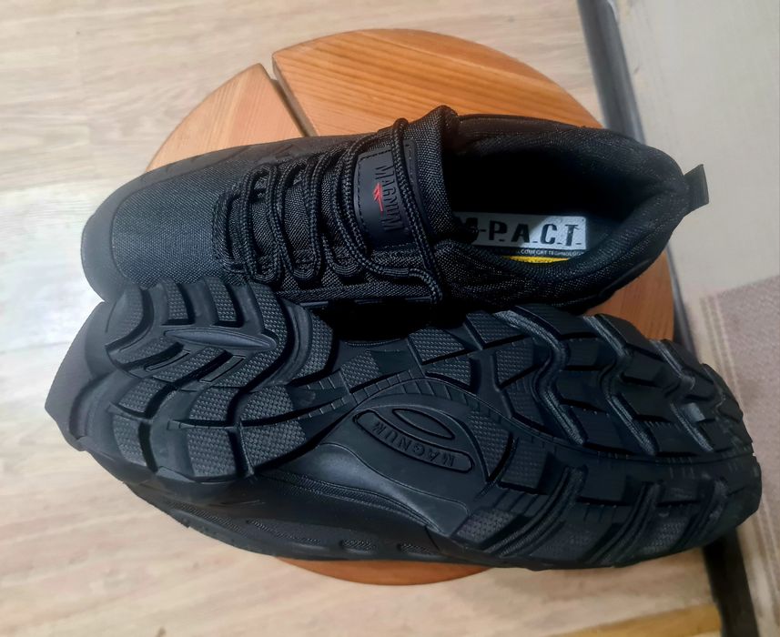 Продам кроссовки