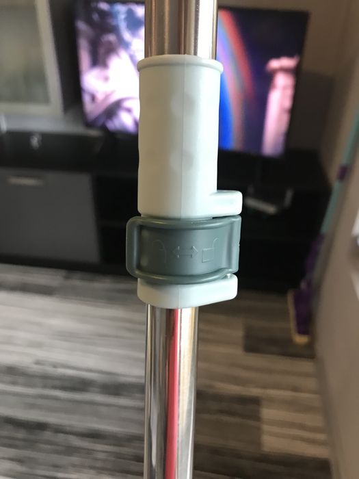 Метла с разтегателна силиконова шпатула и уред за почистване на стъкла