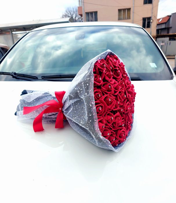 Стилни букети за цял живот от 51 рози