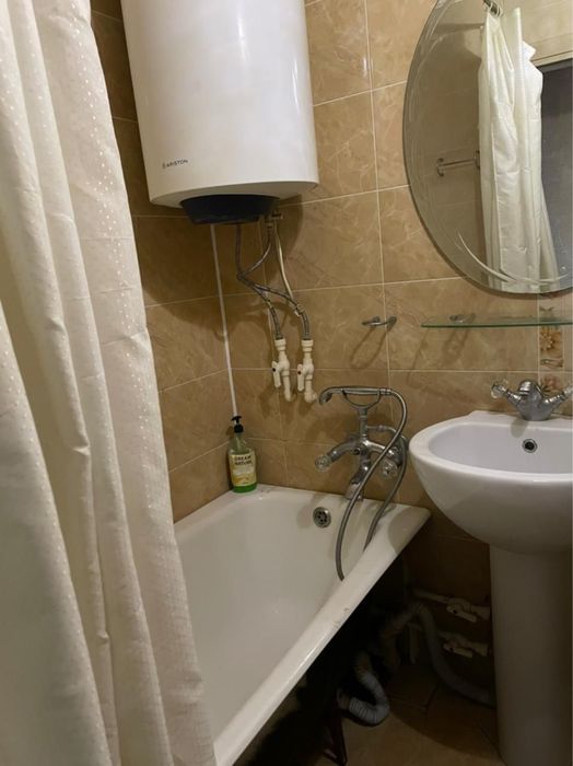 Сдам кв помесячно  2 комн