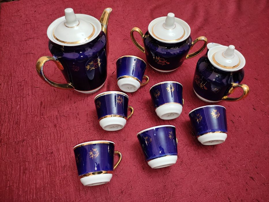 Кофейный сервиз и две варенницы