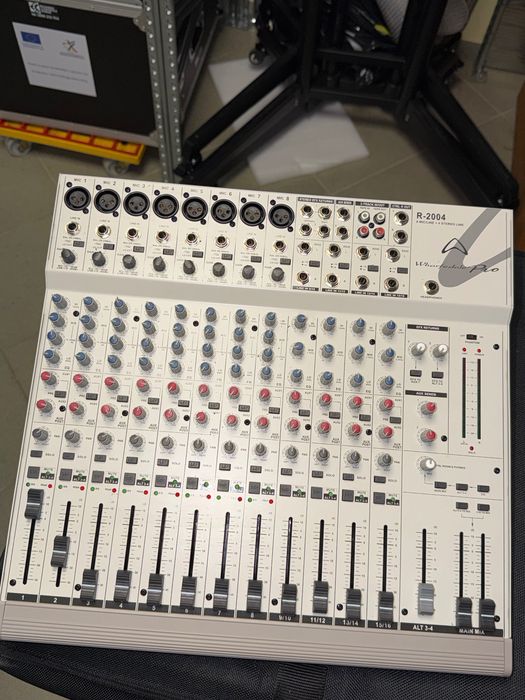 Wharfedale Pro R-2004 Професионален аналогов миксер