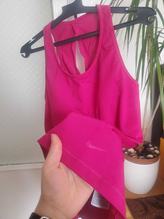 Спортен потник с бюстие Nike / Rasa