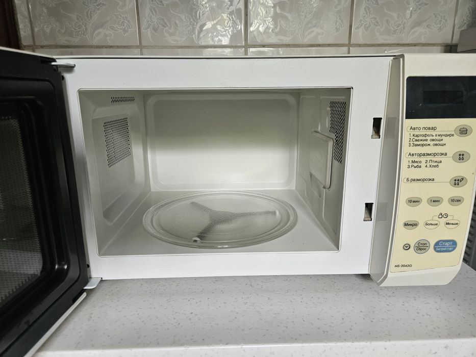 Продам микроволновку LG бу