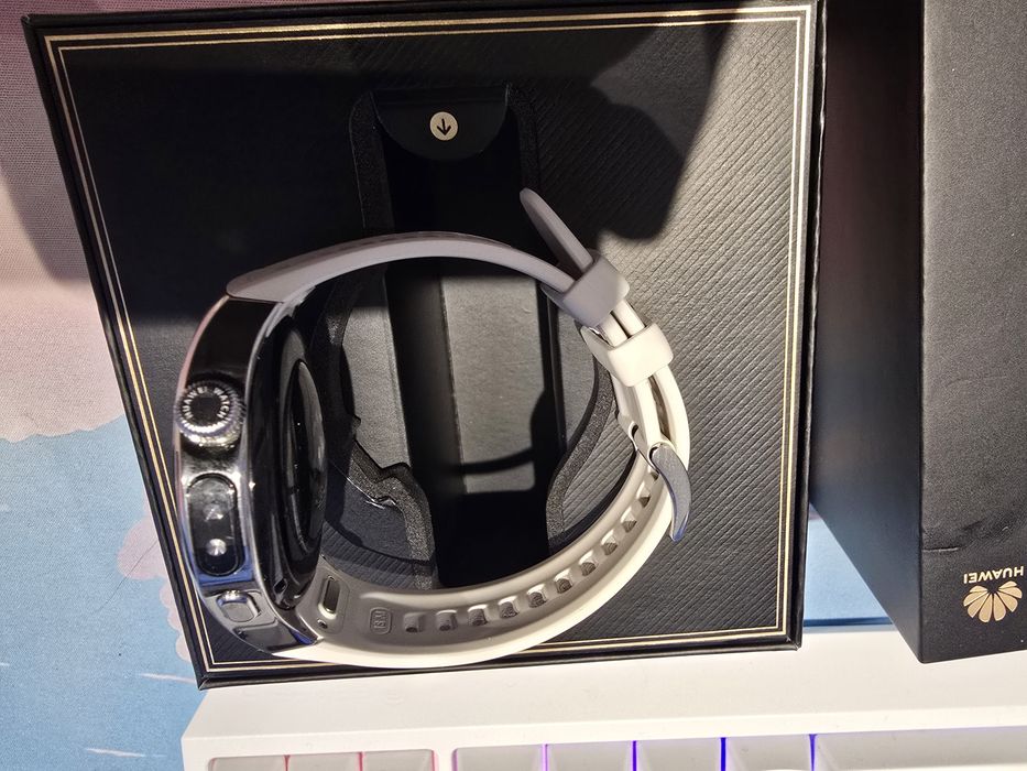 Продавам часовник Huawei watch 5