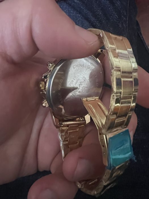 Ceas Ewwe nou cu eticheta