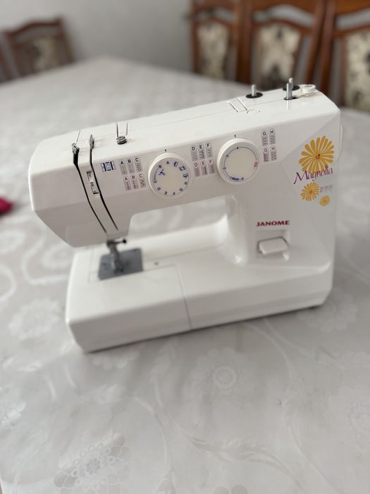 Швейная машина janome