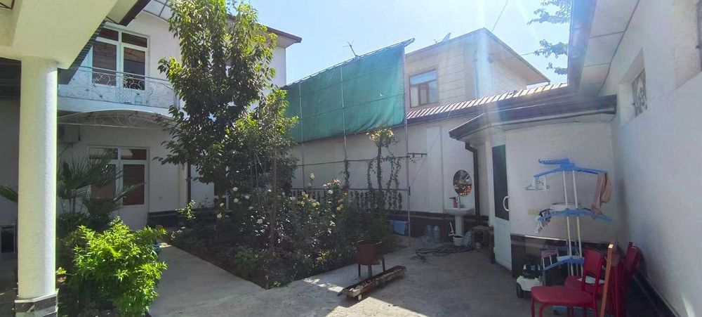 Uy sotiladi Oltintepadan 3 sotik 8 ta hona 2 etajni