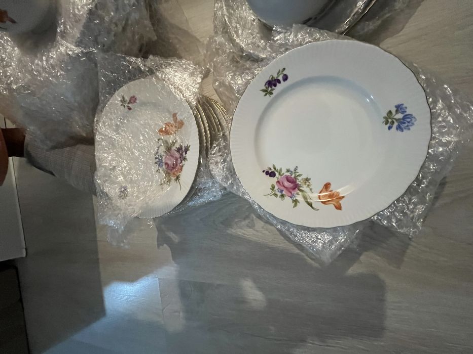 Продам сервиз столовый