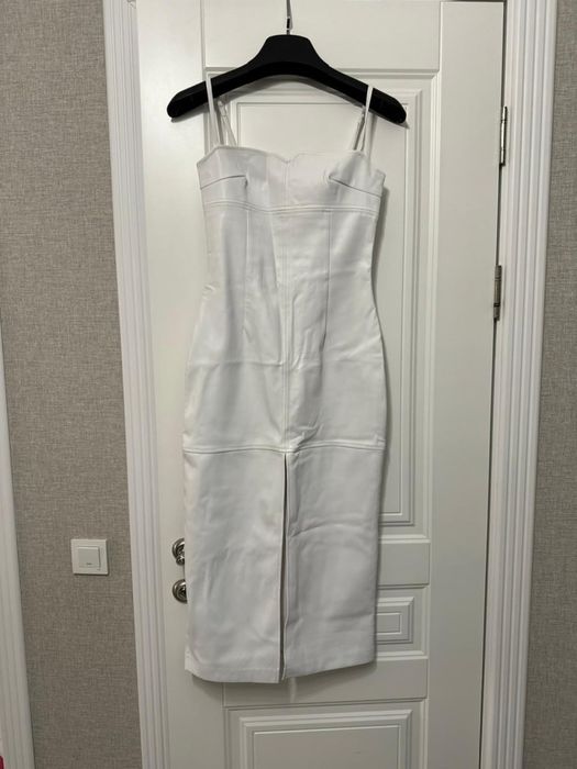 Белое платье