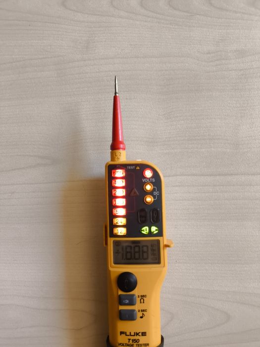 Fluke Т150 двуполюсен тестер за напрежение и проводимост с LCD дисплей
