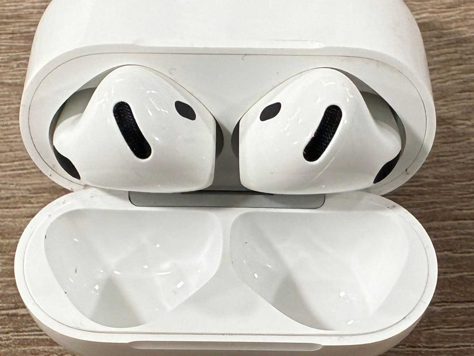 Безжични слушалки Apple - AirPods 4