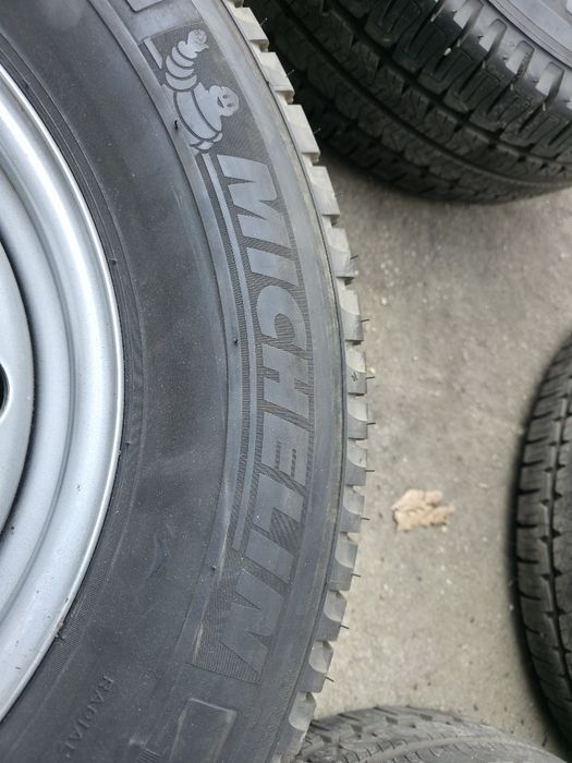 Michelin agilis camping 225.75.16 нови