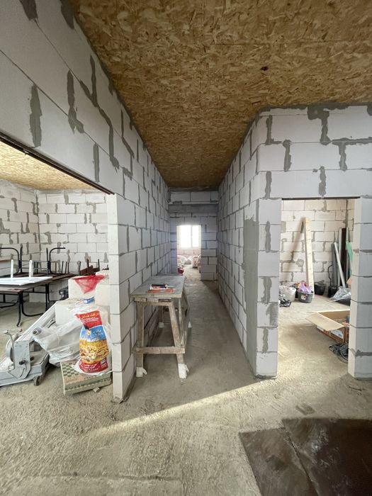 Дом в Уштобе напротиш школы