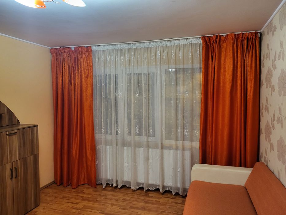 Închiriez garsoniera
