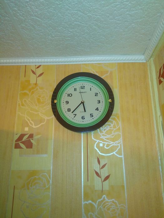 Часы настенные в отличном состоянии