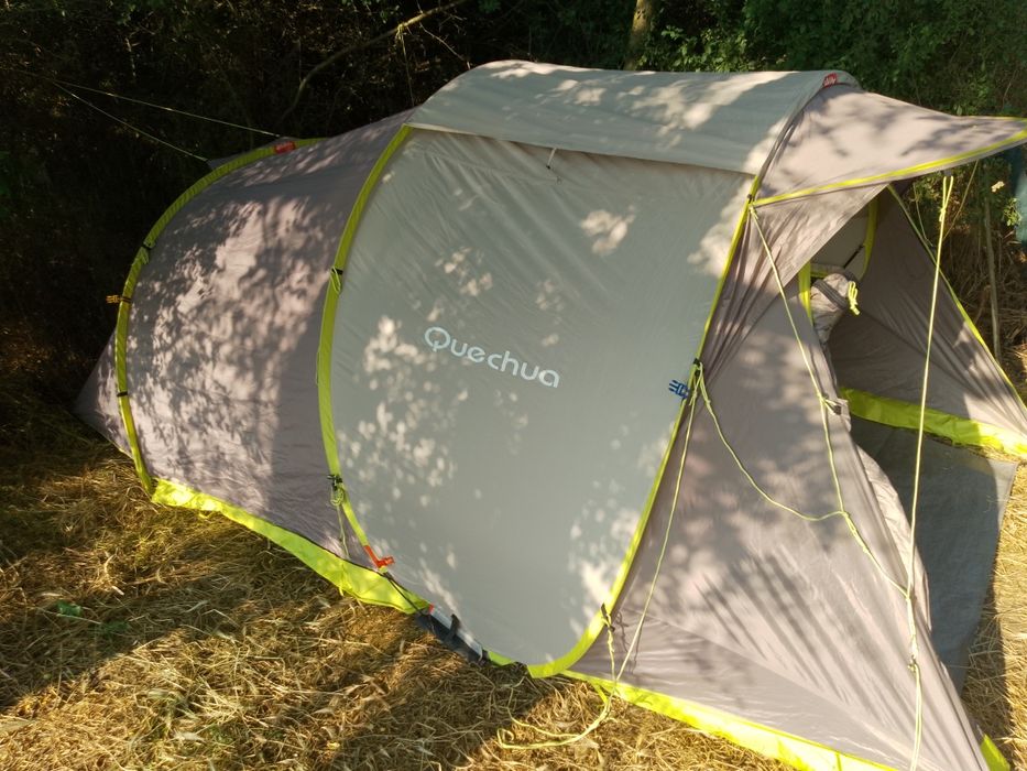 Палатка Quechua.