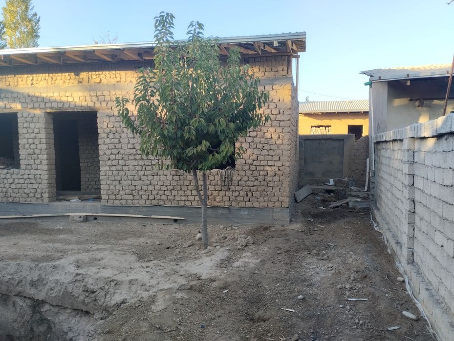 Sarka maxalada uy sotiladi