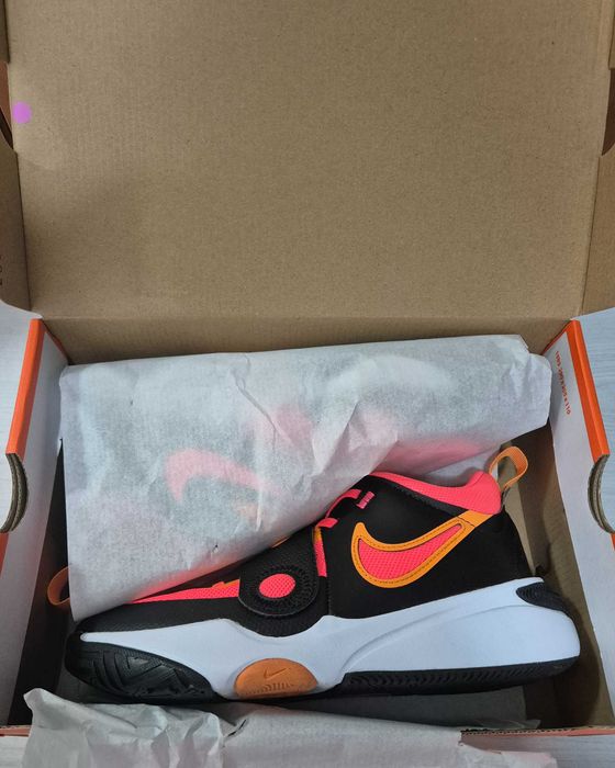 НОВИ Nike маратонки