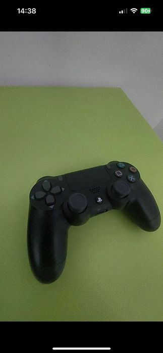PS4 Pro + Răcitor + 33 de jocuri (cont gata făcut)