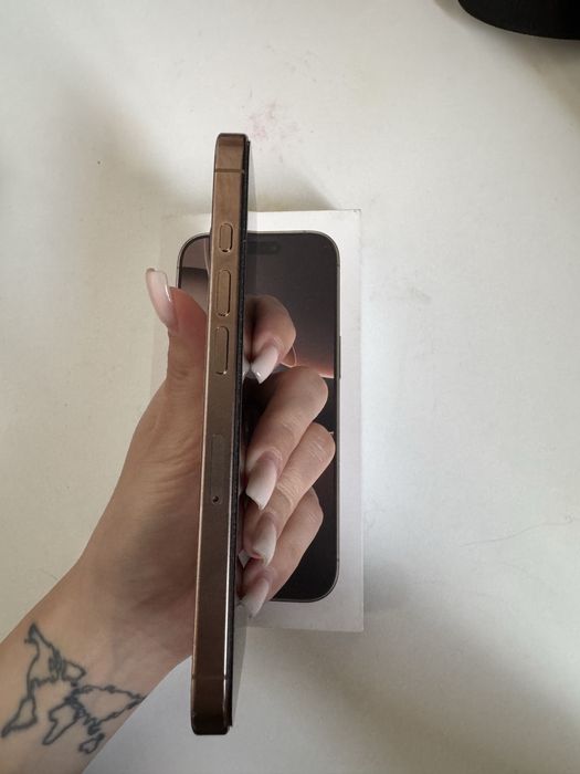 iPhone 16 Pro,256 GB,desert titanium