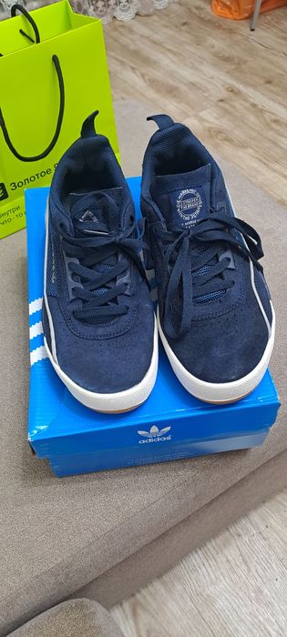 Кроссовки адидас 40 р