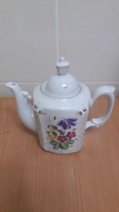 Чайник для дома б/у хороший