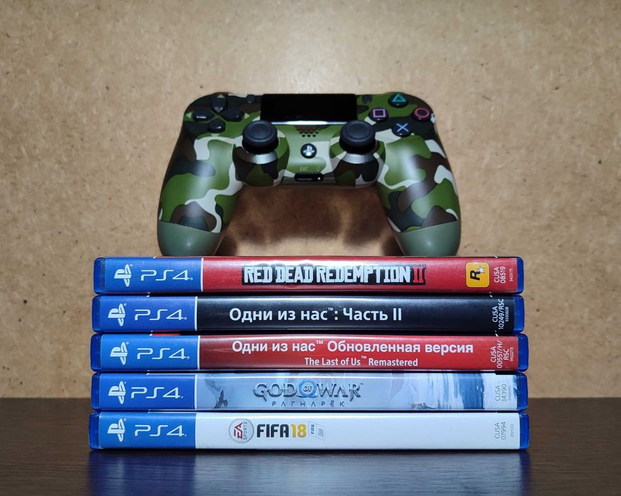 PlayStation 4 Pro, 2 Геймпада и 7 Игр.