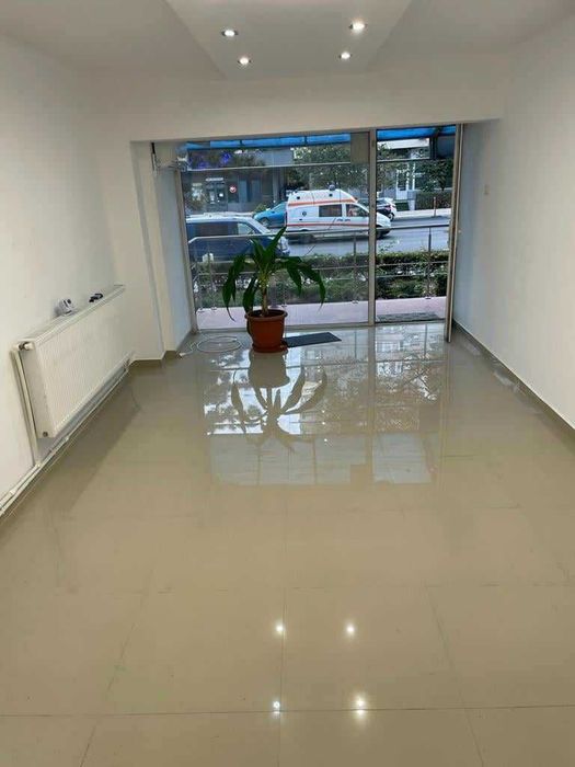 Proprietar ,ofer spatiu birouri cabinete  vitrina stradala cat tot peretele la bulevard intrare separat din strada  61 mp 3 camere  2 holuri