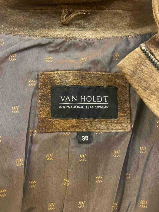 Продавам дамски сака, якетета елеци