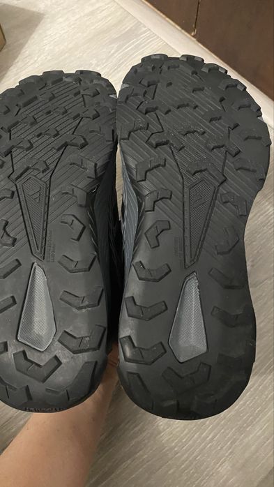 Кроссовки Adidas 39 размер новый