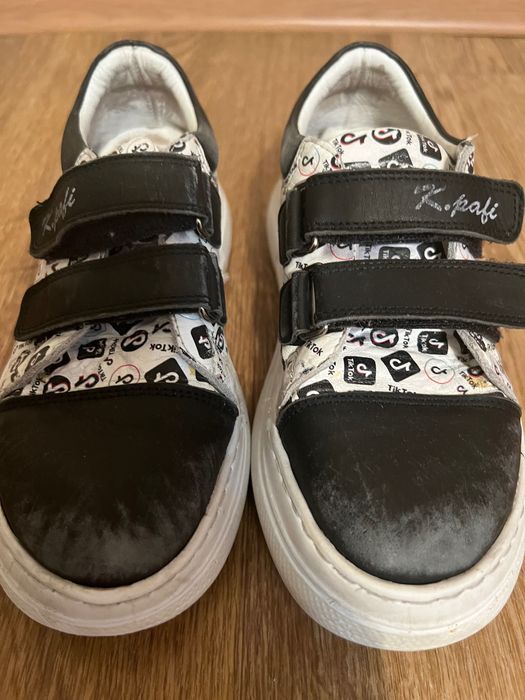 Продам кроссовки детские