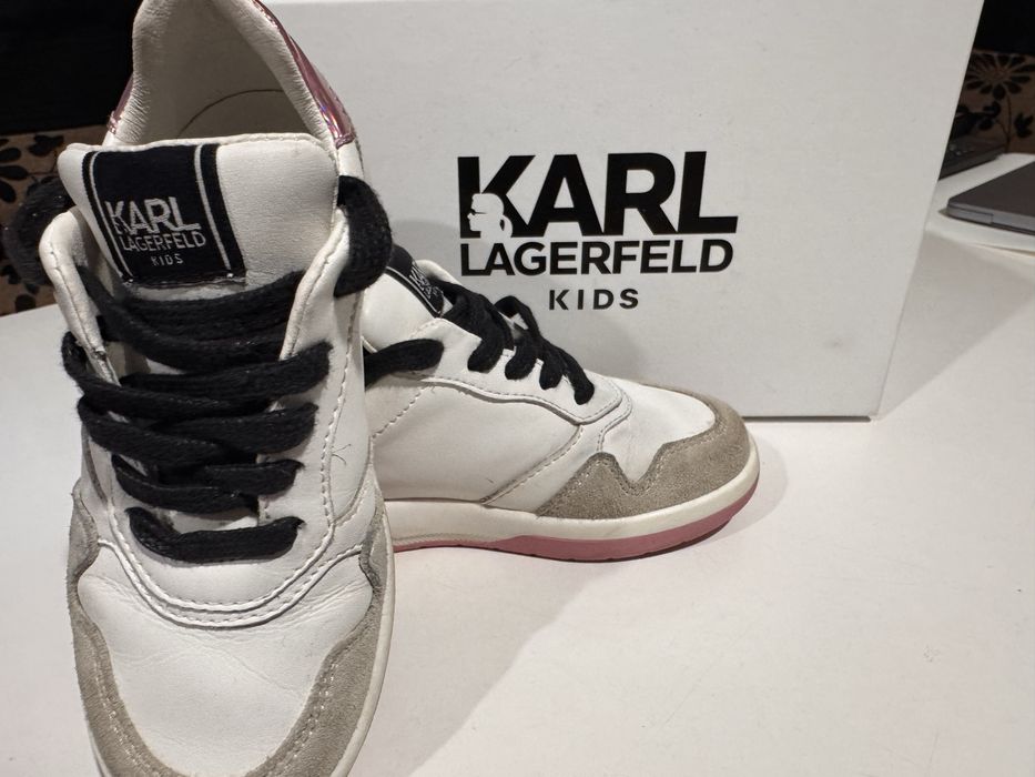 Детски спортни обувки