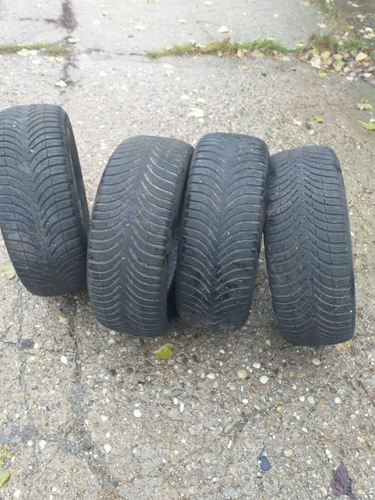 Vand cauciucuri second hand 215/55/r16