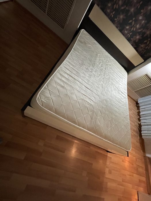 Продается матрас 200 x 160 бу. Самовывоз