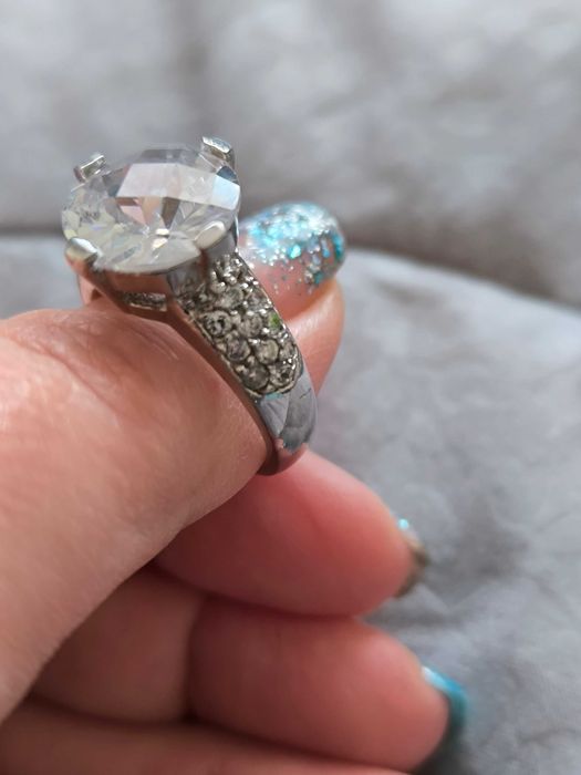 Сребърен пръстен с камък