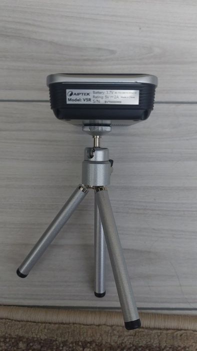 Videoproiector portabil cu trepied și card