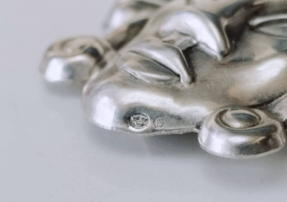 Veche brose tribala din argint sterling, masca tribala sculptata, Truart