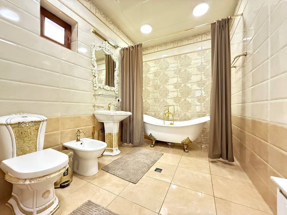 Продается дом 6 комнат, ор-р: Кафе Жуманжи/Космонавты, 600м²