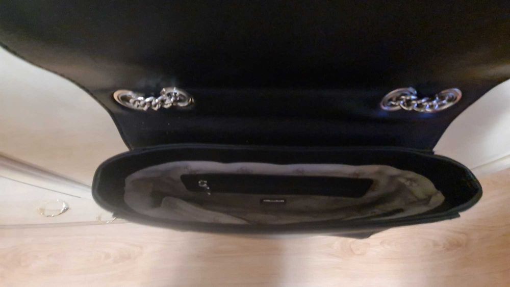 Дамска чанта GUESS